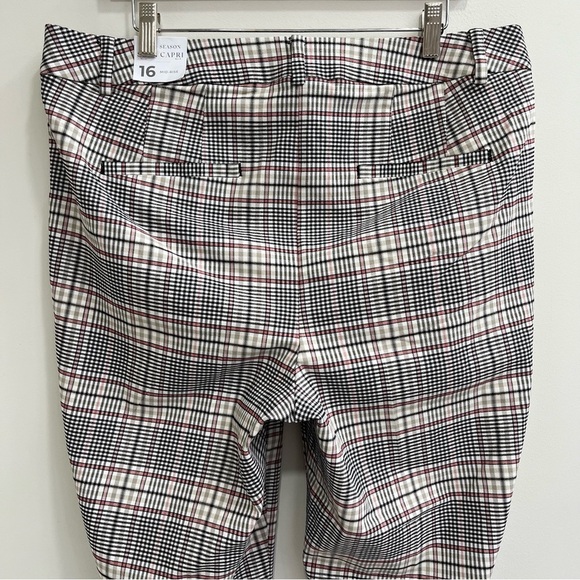 NWT Old Navy Slim Capri 4-Season Pant in Plaid White Black Pink Plus Size 16 - Picture 6 of 15